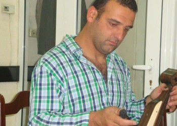 Η κόρη του λυράρη Νίκου Παναγιωτίδη τραγουδά ποντιακά και τρελαίνει το διαδίκτυο (βίντεο)