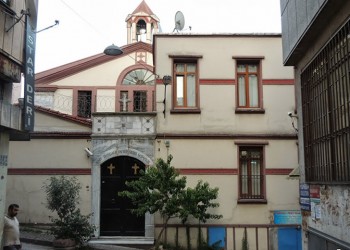 «Αξίζετε θάνατο!» – Τούρκοι υπερεθνικιστές πετροβόλησαν Αρμένιους έξω από εκκλησία