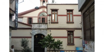 «Αξίζετε θάνατο!» – Τούρκοι υπερεθνικιστές πετροβόλησαν Αρμένιους έξω από εκκλησία