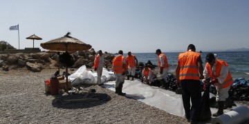 Προειδοποίηση στις ευπαθείς ομάδες να μην πλησιάζουν καν τις παραλίες με μαζούτ