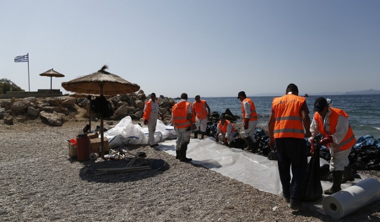 Προειδοποίηση στις ευπαθείς ομάδες να μην πλησιάζουν καν τις παραλίες με μαζούτ