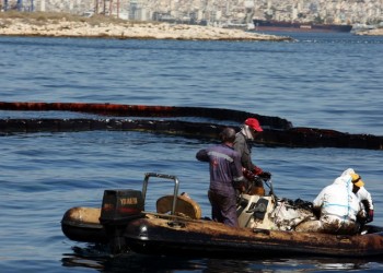 Συλλήψεις για λαθρεμπόριο σε πλοίο που στάλθηκε για απάντληση στο «Αγία Ζώνη II»