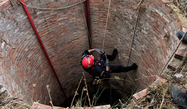 Τρεις νεκροί σε φρεάτιο στη Βαρυμπόμπη  2