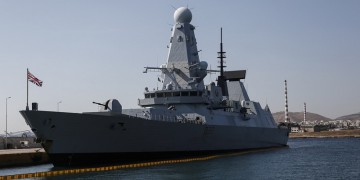 Το βρετανικό αντιτορπιλικό HMS DUNCAN στον Πειραιά