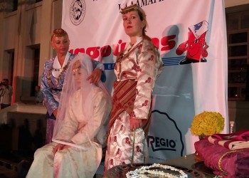 Ο Γιωρίκας στεφανώθηκε την Αικατερίνα σε αναπαράσταση ποντιακού γάμου στην Καλαμαριά (φωτο)