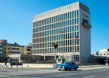 Oι ΗΠΑ αποσύρουν το μεγαλύτερο μέρος του προσωπικού τους από την πρεσβεία στην Κούβα