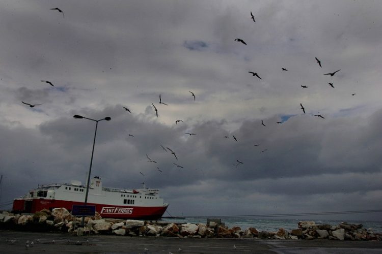 «Ζούμε μια άλλη πραγματικότητα», λέει ο δήμαρχος Ραφήνας – Το σπίτι του κάηκε, εκείνος συντόνιζε τις επιχειρήσεις