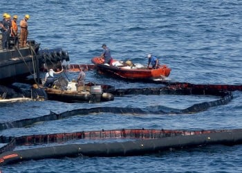 Επιχειρηματικά συμφέροντα καθυστερούν την απάντληση από το «Αγία Ζώνη ΙΙ»