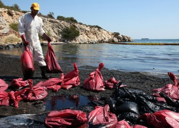 Τουλάχιστον 800 τόνοι μαζούτ έχουν απαντληθεί από το βυθισμένο δεξαμενόπλοιο