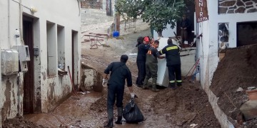 Απόλυτη η καταστροφή στη Σαμοθράκη, με αργούς ρυθμούς η αποκατάσταση