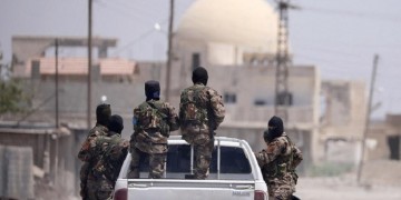 Οι Κούρδοι κυκλώνουν την Ντέιρ αλ-Ζορ