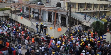 Σεισμός στο Μεξικό: Εικόνες απόλυτης καταστροφής, χάος και θάνατος (βίντεο)