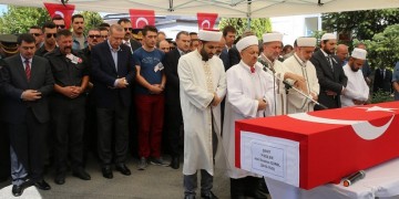 Πισωγύρισμα για την Τουρκία: Το οθωμανικό «Τεκμπίρ» αντί του «Πένθιμου εμβατηρίου» του Σοπέν στις κηδείες