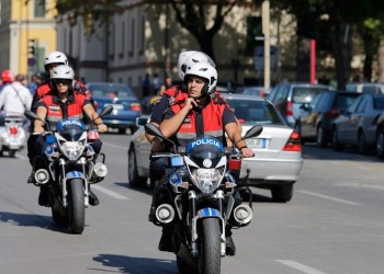 Αλβανία: Άρση της βουλευτικής ασυλίας του υπουργού Εσωτερικών ζητά η εισαγγελία για διασυνδέσεις με το οργανωμένο έγκλημα