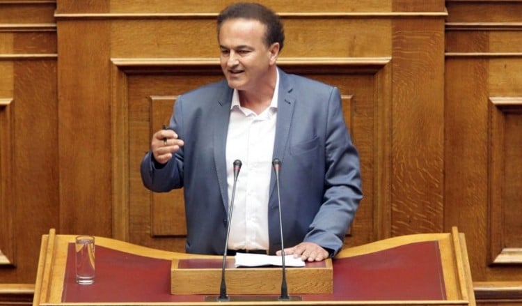 Η ΕΠΟΝΑ κατά Γιάννη Αντωνιάδη για την ομιλία του στη Βουλή για τη Γενοκτονία των Ποντίων