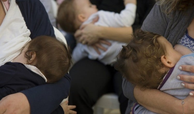 Περισσότερη αγκαλιά σημαίνει πιο έξυπνα μωρά