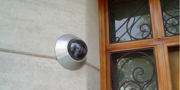 «Ναι» στις κάμερες εισόδου των διαμερισμάτων από την Αρχή Προστασίας Προσωπικών Δεδομένων