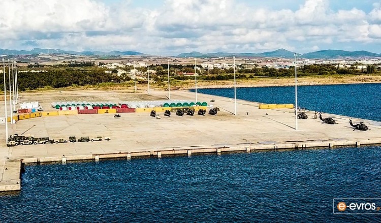 Στην Αλεξανδρούπολη τα πρώτα αμερικανικά ελικόπτερα Black Hawk