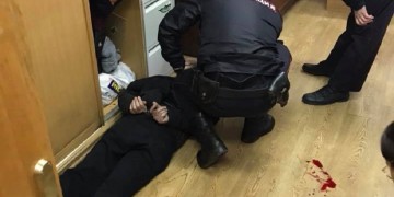 Επίθεση με μαχαίρι εναντίον δημοσιογράφου σε ρωσικό ραδιοφωνικό σταθμό