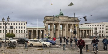 Φονική καταιγίδα με θυελλώδεις ανέμους πλήττει τη Γερμανία (βίντεο)