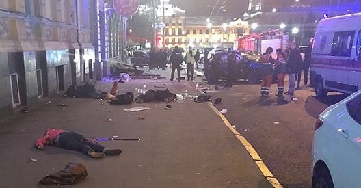 Ουκρανία: Όχημα πέφτει πάνω σε πεζούς στο Χάρκοβο και σκορπά το θάνατο