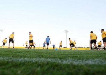 Super League: Η AEK θα δώσει τη μάχη στην Τρίπολη