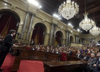 Ανέστειλε την κήρυξη της ανεξαρτησίας της Καταλονίας ο Κάρλες Πουτζντεμόν