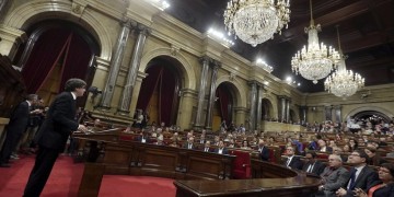 Ανέστειλε την κήρυξη της ανεξαρτησίας της Καταλονίας ο Κάρλες Πουτζντεμόν