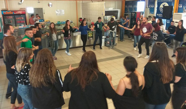 Κρητικο-ποντιακό γλέντι για την υποδοχή των νέων φοιτητών Καστοριάς (φωτο, βίντεο)