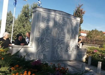 To Μεσόβουνο Εορδαίας τίμησε τα θύματα της διπλής ναζιστικής θηριωδίας (βίντεο)