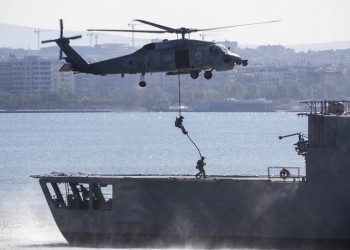 To Πολεμικό Ναυτικό κατέλαβε τη Θεσσαλονίκη: Πλοία, ελικόπτερα και ΟΥΚάδες (βίντεο)