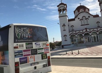 Πούλμαν που προπαγανδίζει το ψευδοκράτος ως τουριστικό προορισμό διέσχισε και την Ελλάδα