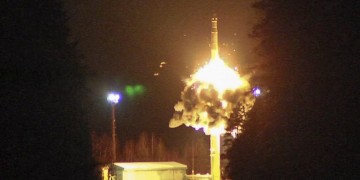 Ο Πούτιν σε δοκιμή πυραύλων πυρηνικής ικανότητας (βίντεο)