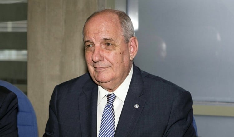 Ο Τ. Κουίκ στα γραφεία και το σχολείο της ελληνικής κοινότητας του Παλέρμο