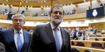 Η Ισπανία αναλαμβάνει τη διοίκηση της Καταλονίας