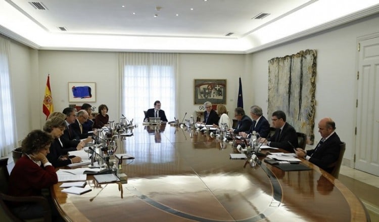 Άρση της αυτονομίας της Καταλονίας αποφάσισε ο Ραχόι