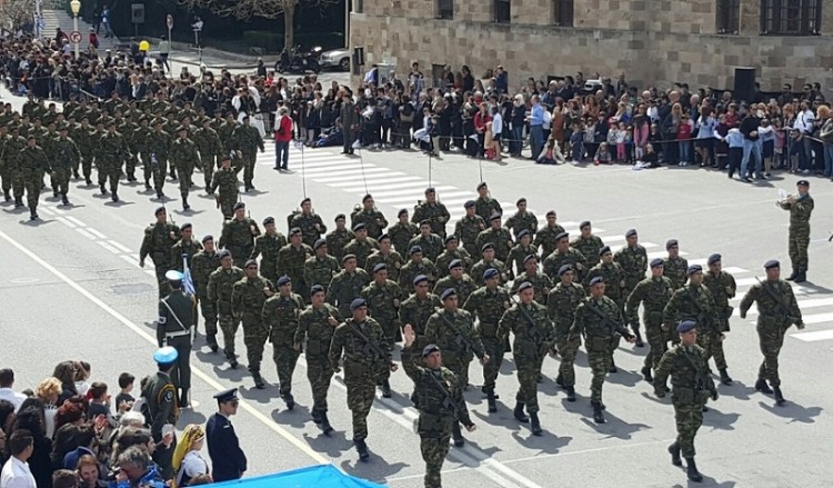 Κυκλοφοριακές ρυθμίσεις σε Αθήνα και Περαιά, λόγω των παρελάσεων για την 28η Οκτωβρίου