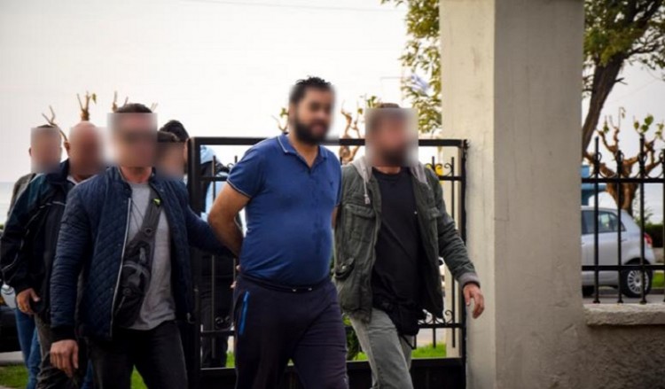 «Πες μας ότι είναι ISIS και θα σε αφήσουμε». Καταγγελία της συζύγου του «τζιχαντιστή της Αλεξανδρούπολης»