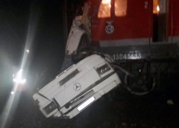 Πολύνεκρη σύγκρουση λεωφορείου με τρένο στη Ρωσία