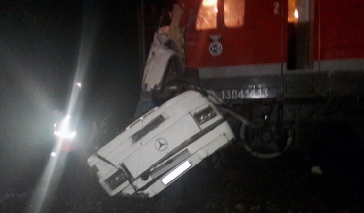 Πολύνεκρη σύγκρουση λεωφορείου με τρένο στη Ρωσία