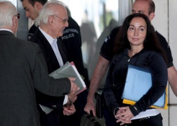 Πίσω στη φυλακή Άκης Τσοχατζόπουλος και Βίκυ Σταμάτη