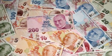 Τουρκία: Νέα βουτιά-ρεκόρ για τη λίρα