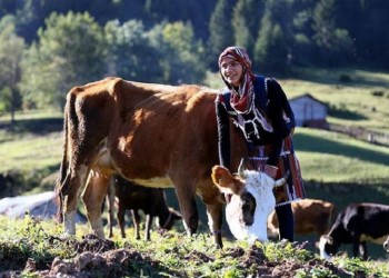 12χρονη από τον Πόντο θέλει να γίνει υπουργός για να είναι τα ζώα χαρούμενα (φωτο)