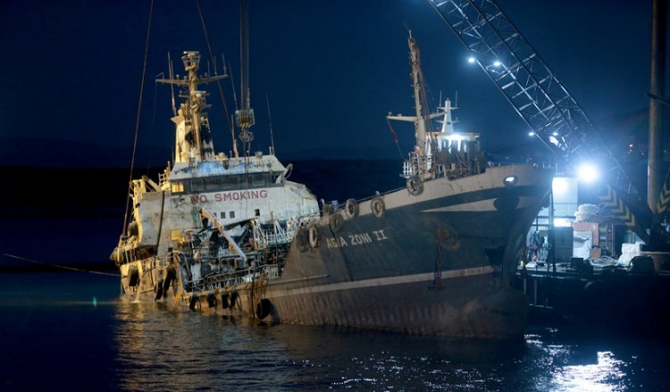 Ανελκύθηκε το «Αγία Ζώνη ΙΙ» 2,5 μήνες μετά το ναυάγιο (φωτο)