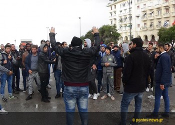 Πρόσφυγες στη Θεσσαλονίκη ετοιμάζονται για πορεία προς τα σύνορα (φωτο)