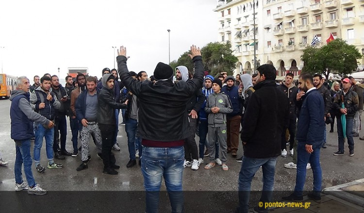 Πρόσφυγες στη Θεσσαλονίκη ετοιμάζονται για πορεία προς τα σύνορα (φωτο)