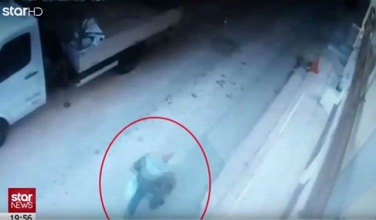 Καρέ-καρέ η στιγμή της σύλληψης του φερόμενου δολοφόνου της Δώρας Ζέμπερη (βίντεο)