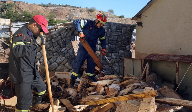 23 οι νεκροί από τις πλημμύρες στη Μάνδρα Αττικής