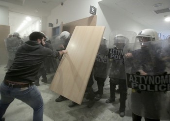 Επεισόδια στο Ειρηνοδικείο Αθηνών για τους πλειστηριασμούς