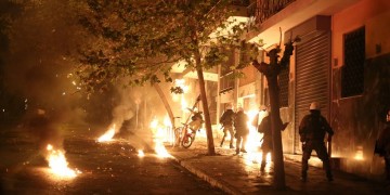 Ποινική δίωξη κατά αγνώστων για τον τραυματισμό της δικηγόρου στα Εξάρχεια